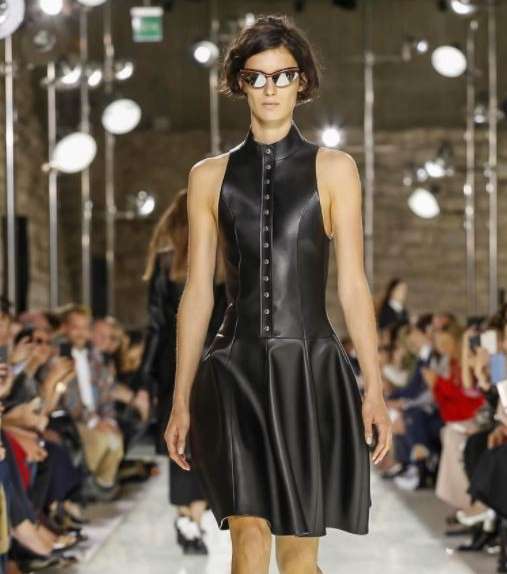 تعرفي على تصاميم علامة لويس فويتون لصيف 2018