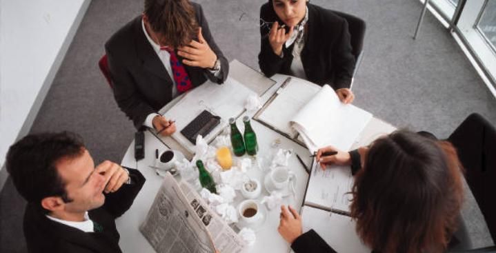 اعرفي استثمار اجتماع غداء العمل!