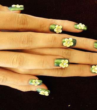 الازهار الثلاثية الابعاد على أظافرك