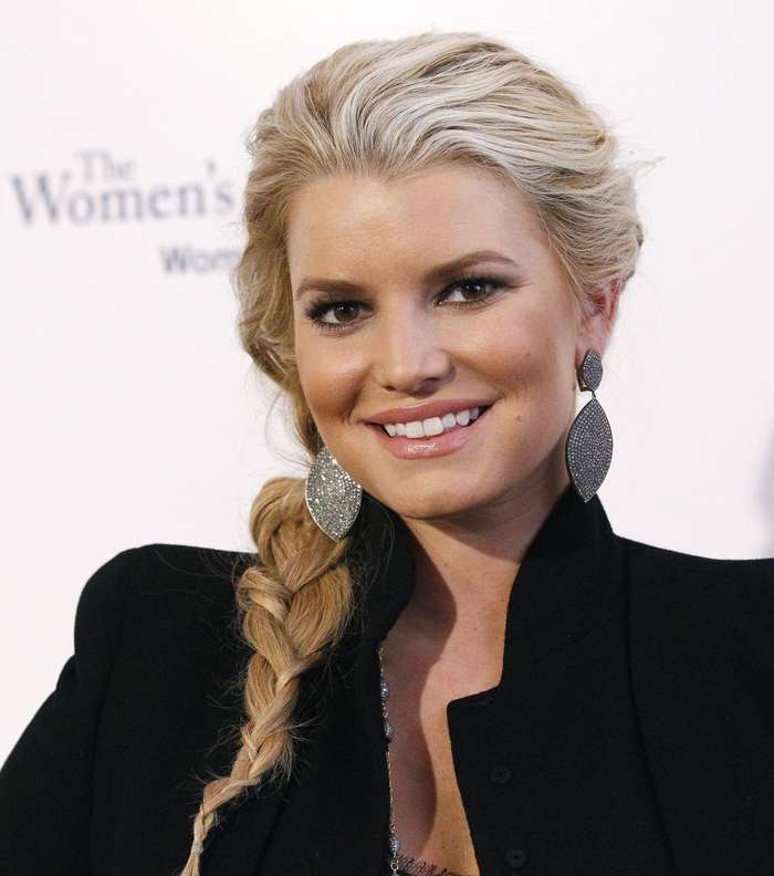 مستحضرات العناية بالبشرة هي التي جذبت انتباه جيسيكا سيمبسون 