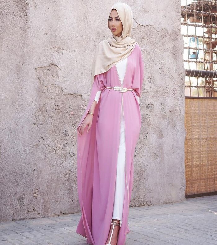 صور اجمل موديلات عبايات السفر الملونة