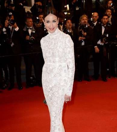 تألقي بفساتين زهير مراد باللون الأبيض