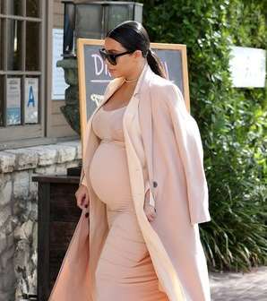 المعطف الماكسي بالقصة المنفوخة على البطن للحوامل