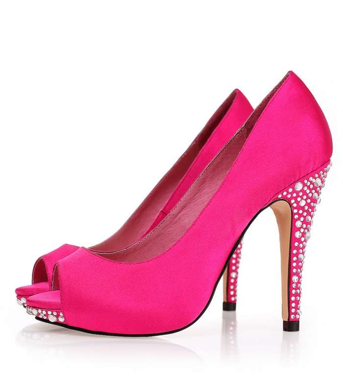 حذاء العروس..بعيداً عن الأبيض!