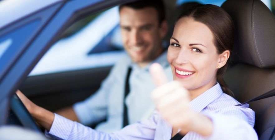 طريقة تفسير حلم ركوب السيارة مع شخص اعرفه