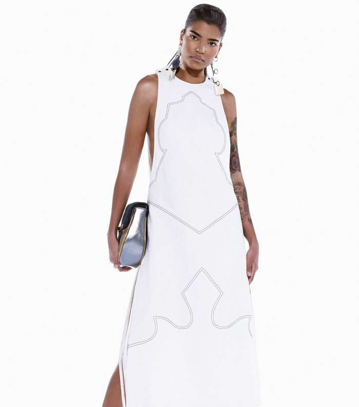 موضة الفستان بالطول المتوسط من BCBG