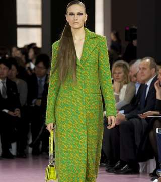 معطف بقصة مستقيمة وطول من ديور لشتاء 2016