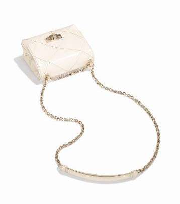 تالقي بحقيبة Roger Vivier في صيف 2015