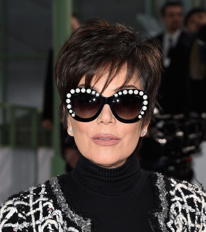كريس تخفي ماكياج عينيها في عرض CHANEL