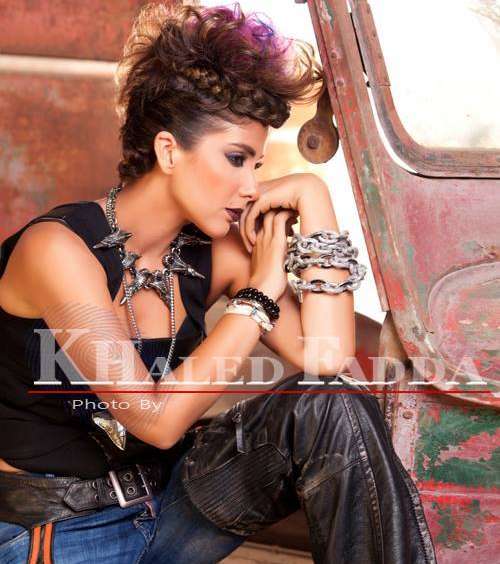 منى زكي في لوك جريء