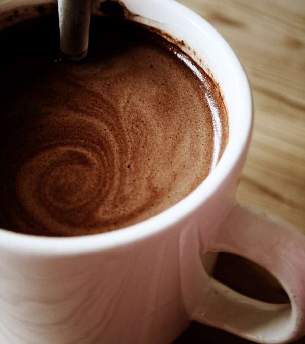 كوب من الـHot Chocolate يشحنك بالطاقة التي تفتقدينها من دون أن تدفعي الثمن سعرات حرارية إضافية.