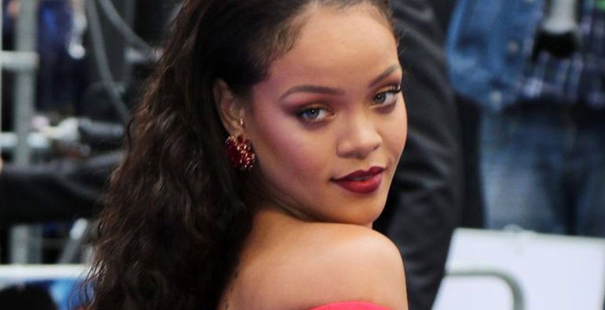 ريهانا تخرج بملابس واسعة وتخفي بطنها بسترة... هل هي فعلاً حامل؟