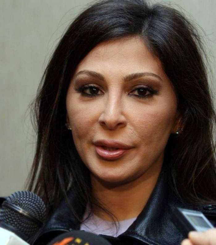 اليسا بمكياج خفيف