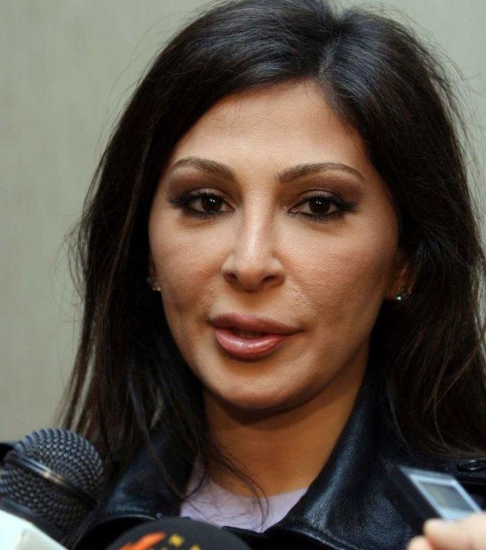 اليسا بمكياج خفيف
