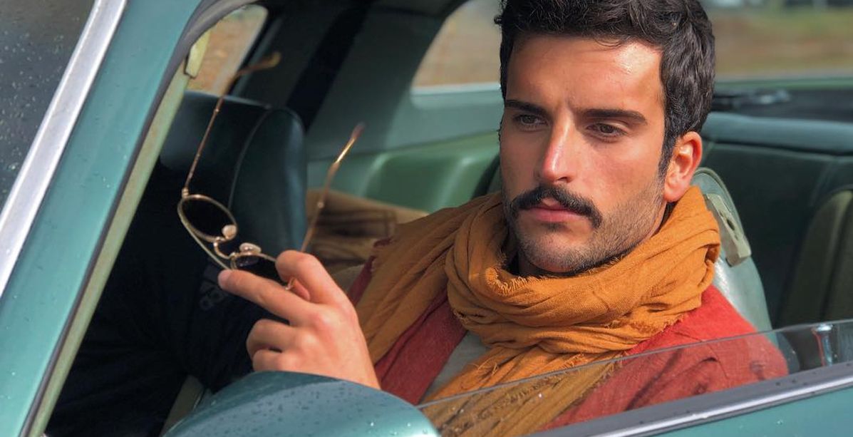 شاهدي ردة فعل مهند الحمدي حينما قبّلته زميلة له