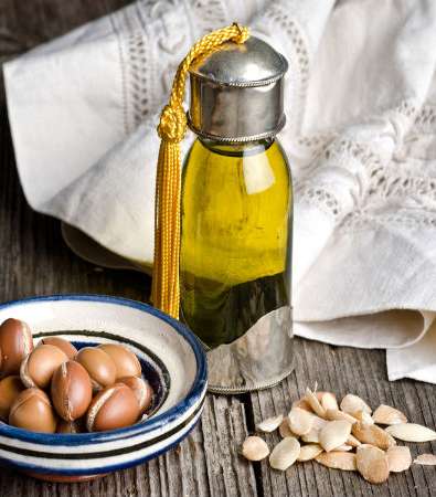 زيت الاورغان يقيك من ظهور الخطوط الدقيقة والتجاعيد، ويعد علاج لالتهابات البشرة