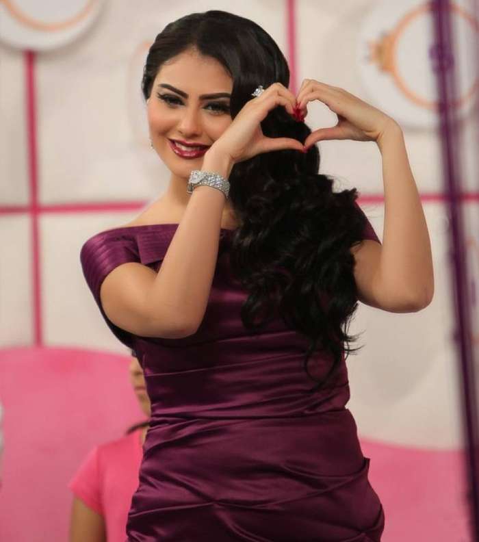 تألق مريم حسين في التصاميم الكلاسيكية