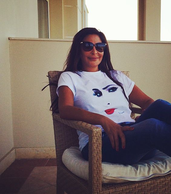 اليسا في فندق في مصر