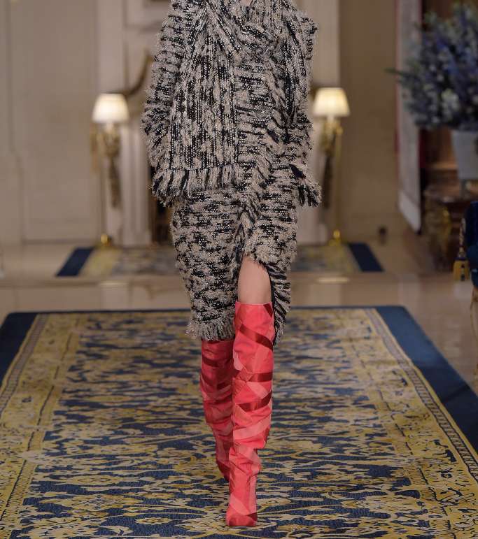الفستان الصوفي مع الشراريب على الاطراف من مجموعة CHANEL Metiers d'art