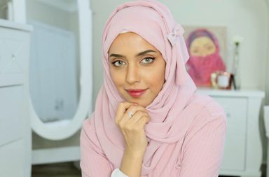 أول خبيرة ومدربة مظهر سعودية معتمدة رنا الأحمدي
