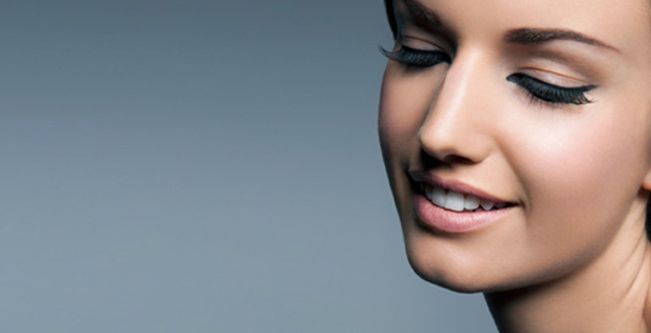 خطوات ماكياج لرموش كثيفة وطويلة