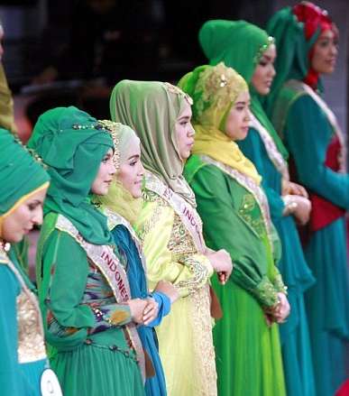 من أجواء حفل تتويج ملكة جمال المسلمات