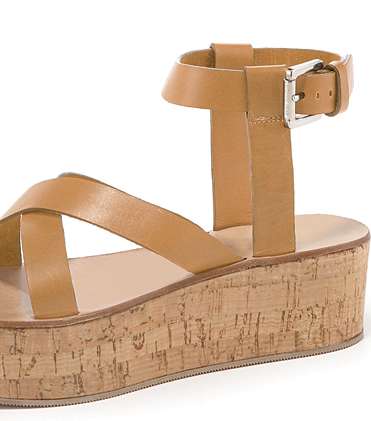 تألقي في صيف 2013 بالأحذية المسطّحة