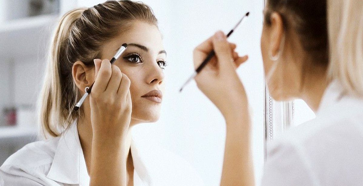 للعيون الحساسة خطوات ماكياج تناسبها... لا تحرمي نفسك منها
