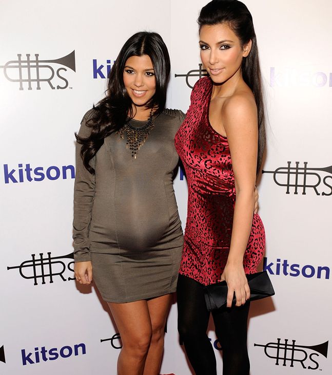 كيم كارداشيان حامل وكورتني كارداشيان ترتدي أجمل الملابس خلال الحمل