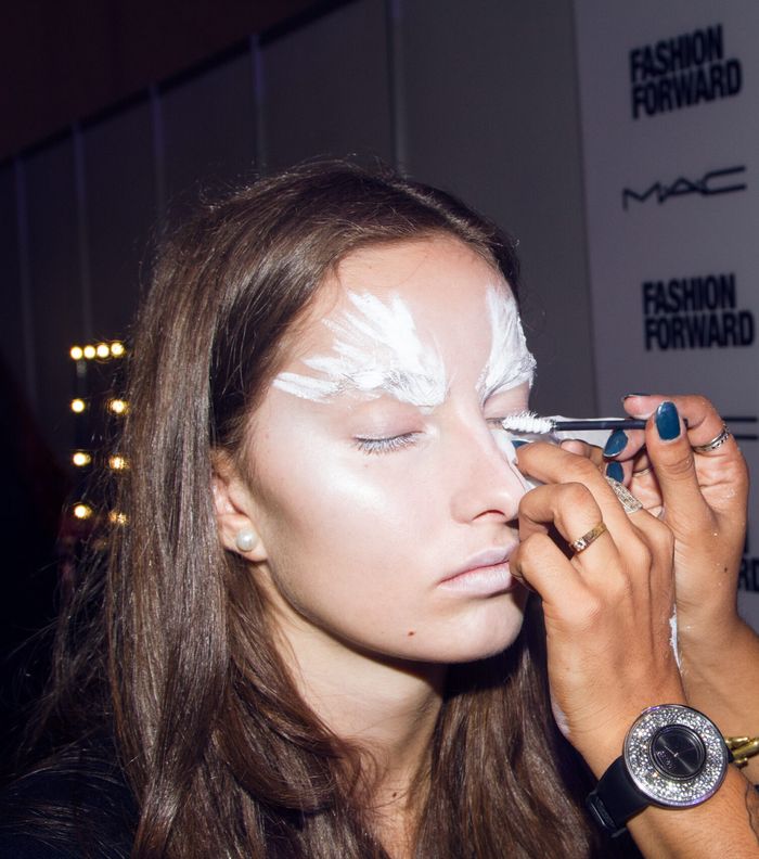 هالة الأبيض تسيطر على ماكياج بشار عساف