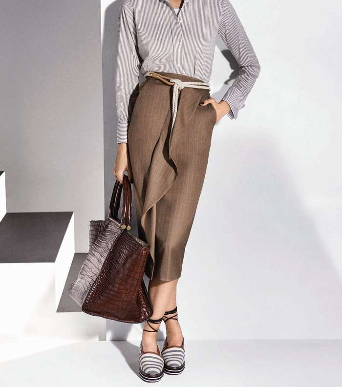التنورة بالطول المتوسط والقصة المستقيمة مع الكشاكش من الامام من ماكس مارا MaxMara