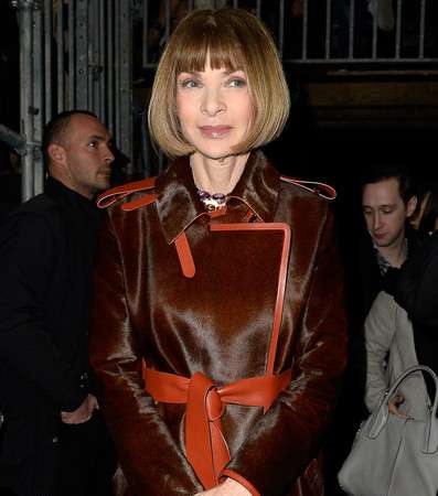 إطلالة آنا وينتور الكلاسيكيّة في عرض Lanvin