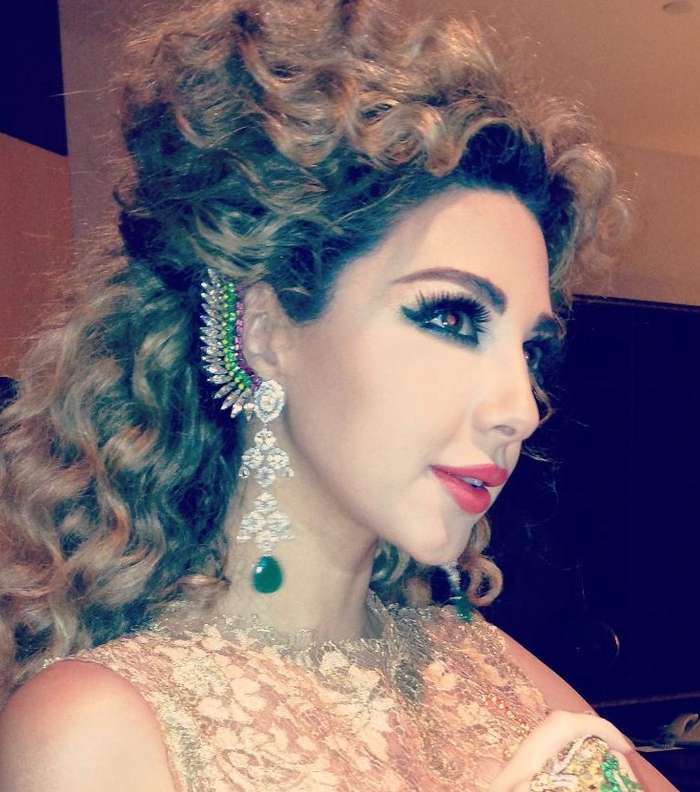 القوة والاستعراض يحضران دوماً في مكياجها