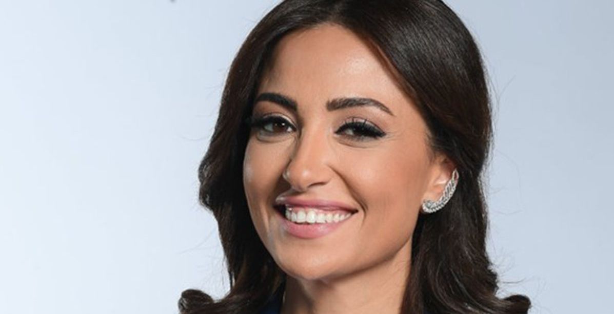 مذيعة ذا فويس ناردين فرح مع ابنتيها وكانّها من عمرهن!