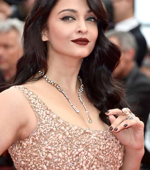 أشورايا راي بمجوهرات من بوشرون في مهرجان كان 2016