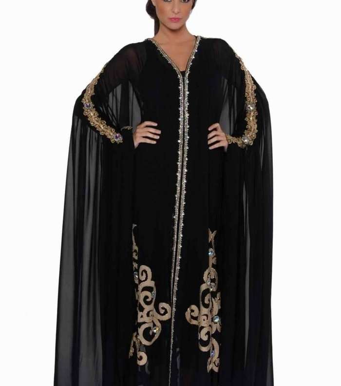 عبايات كتف مطرّزة