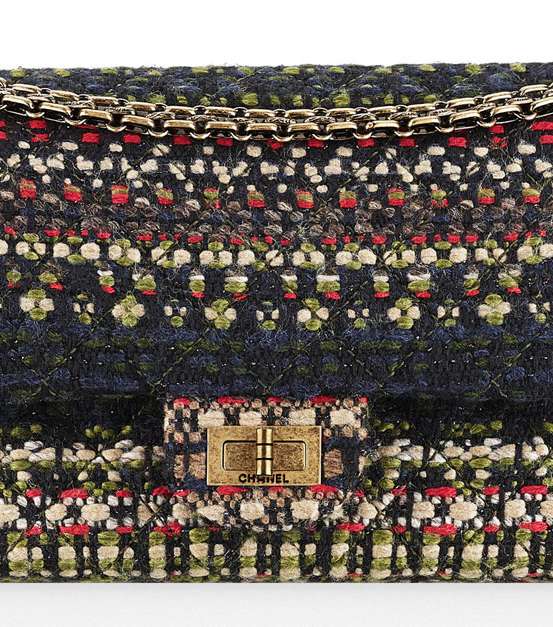 حقيبة CHANEL Flap Bag من التويد من مجموعة Metiers D'art 2015