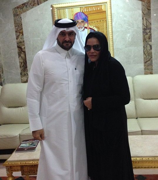 أحلام تستبدل المكياج بالنظارات الشمسية