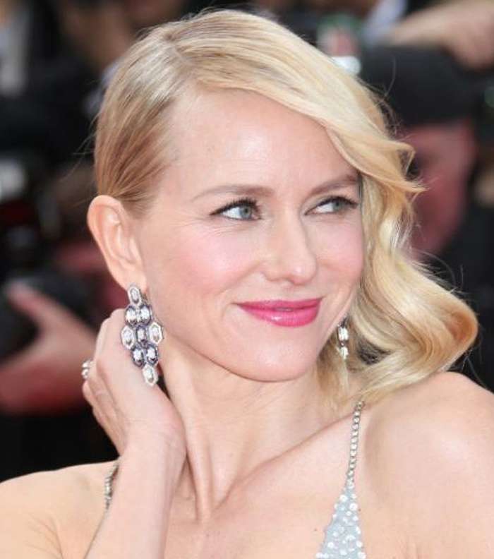 ناعومي واتس باقراط متدلية من بولغري في مهرجان كان 2016