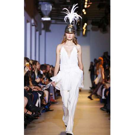 إليكِ مجموعة Galliano للملابس الجاهزة لربيع وصيف 2016