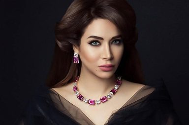 ستايل لجين عمران يعبر عن المراة الخليجية