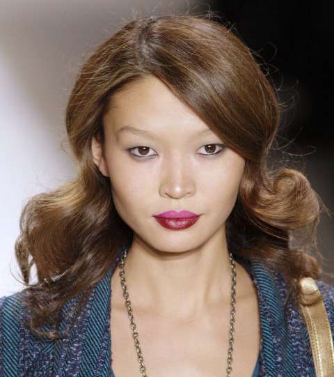 الشفاه بلونين مختلفين: صيحة تستحق التجربة