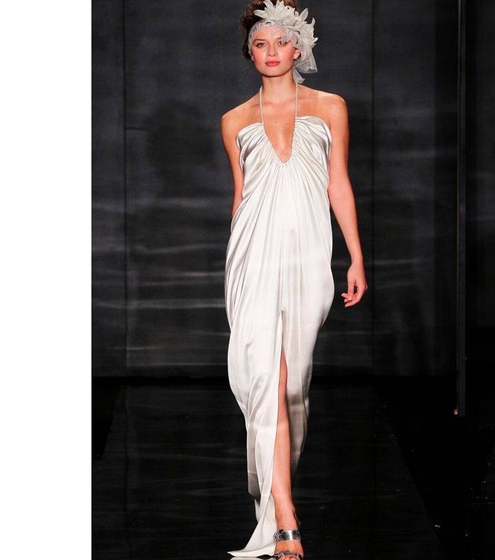 أكسسوارات مبتكرة لتسريحة العروس ميّزت هذه المجموعة