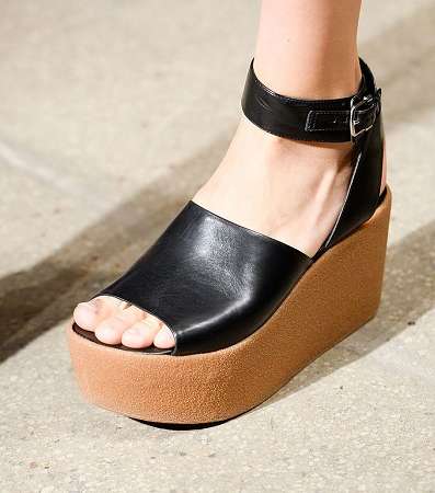 حذاء بموضة القوالب المسطّحة Flatforms 
