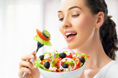 بالصور، مستحضرات Olay تتمم عمل الحمية الغذائيّة
