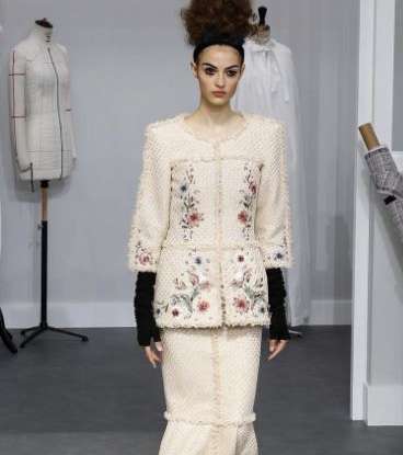 استوحي اطلالاتك الراقية من مجموعة CHANEL لشتاء 2017