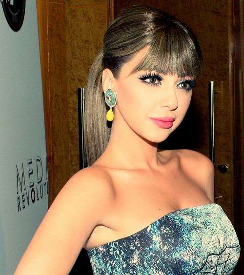 الشعر المالس مع الغرّة العريضة