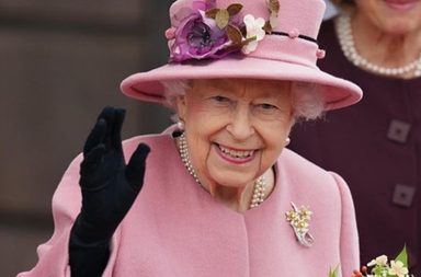 شاب يقتحم قصر الملكة إليزابيث ويحاول إغتيالها