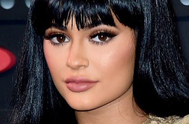 بالصور، صيحات الشعر والماكياج مع النجمات في حفل الـ VMAs 2015