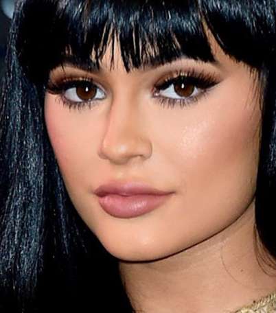 بالصور، صيحات الشعر والماكياج مع النجمات في حفل الـ VMAs 2015
